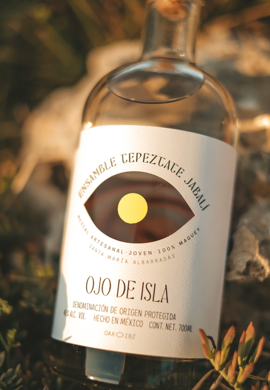 Ojo de isla botella mezcal
